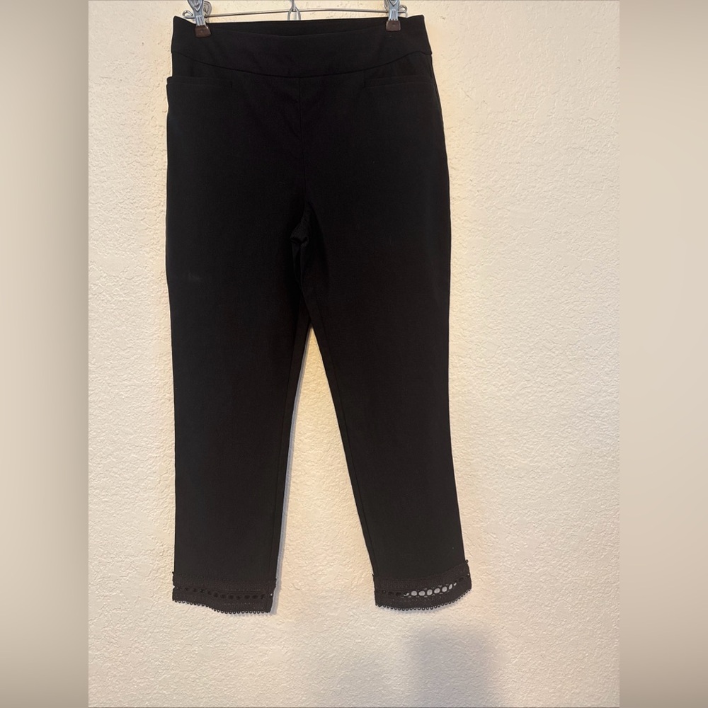 Chico’s Women’s Black Pull On Stretch Ankle Pants Embroidered Lace Hem 00 (2)